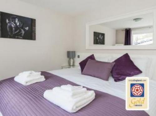 Luxury 2 Bedroom City Apartment In Bath's Artisan Quarter, Bath, 