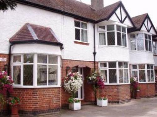 Top Floor 2 Bedroom Modern Town Centre Apartment With Parking For One Vehicle, Stratford upon Avon, 